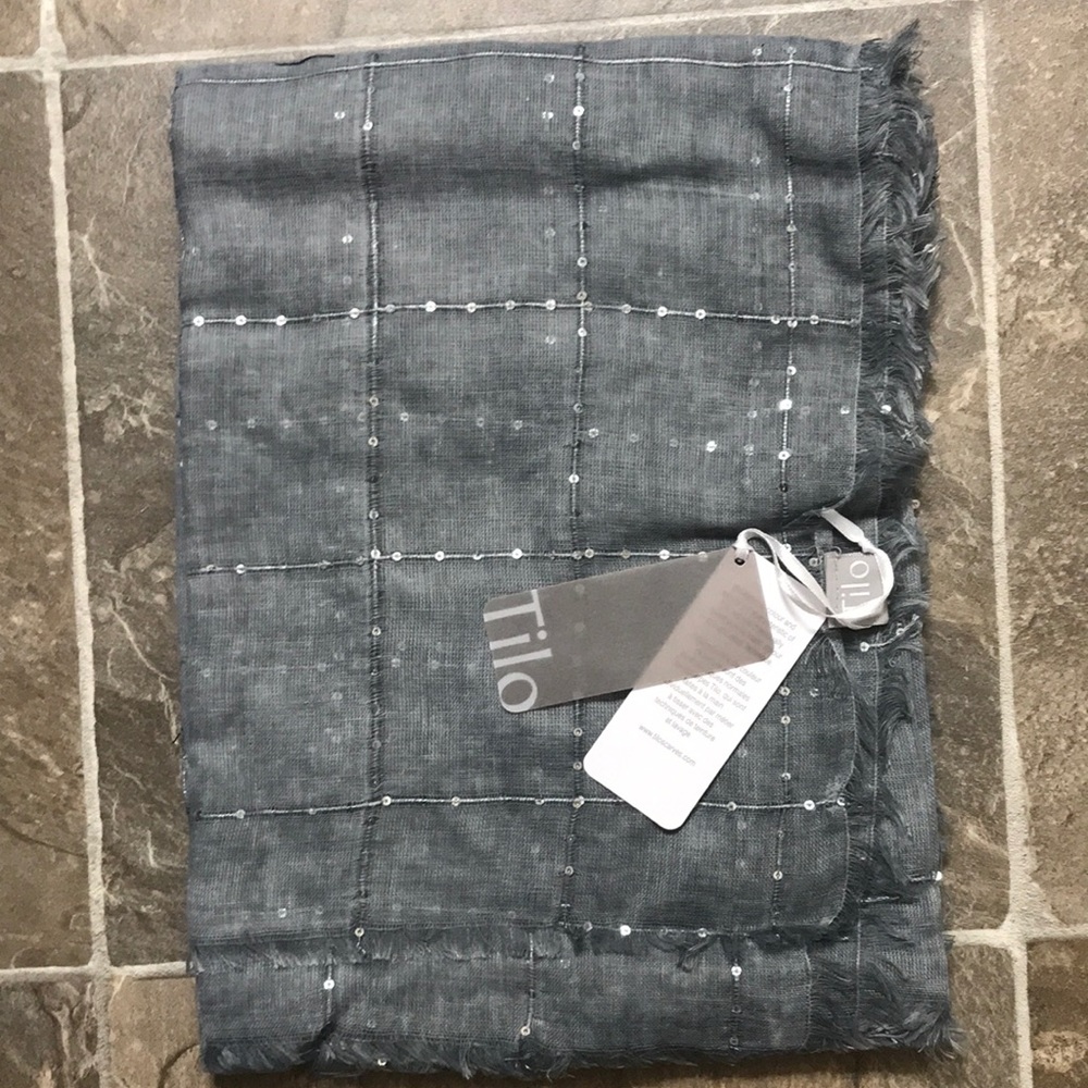 Gray Tilo Scarf with Sequins